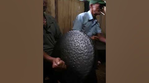 Đánh chiêng ba của đồng bào Hrê, cực hay