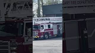 Calgary Tower Ladder 19 Pulling Onto The Apron | CFD Calgary Tower Ladder 19 Pulling Onto The Apron | CFD