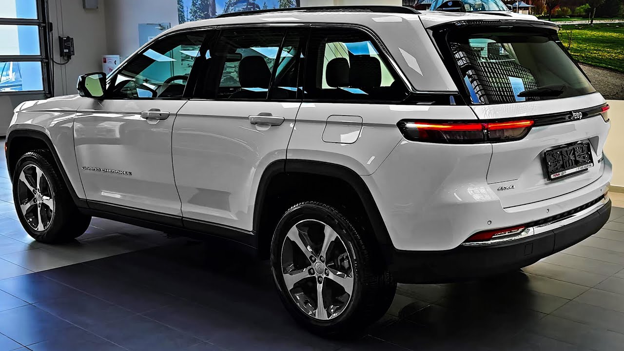 Jeep Grand Cherokee (2024) — впечатляющий внедорожник среднего размера!