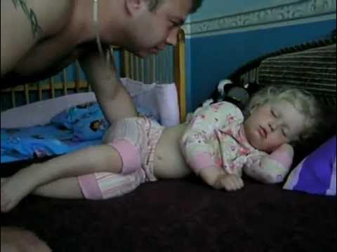 Детские новости: До какого возраста детям спать с родителями - YouTube