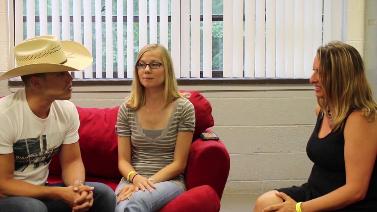 Dustin Lynch Talks Kelly Osbourne Rumors, Favorite TV Show With