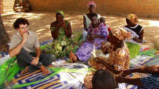 What kind of training does Peace Corps provide?