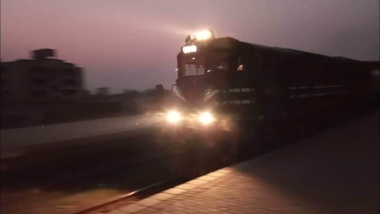 17 Up Millat Express With GEU_40 Slowly Pass Landhi Junction... 