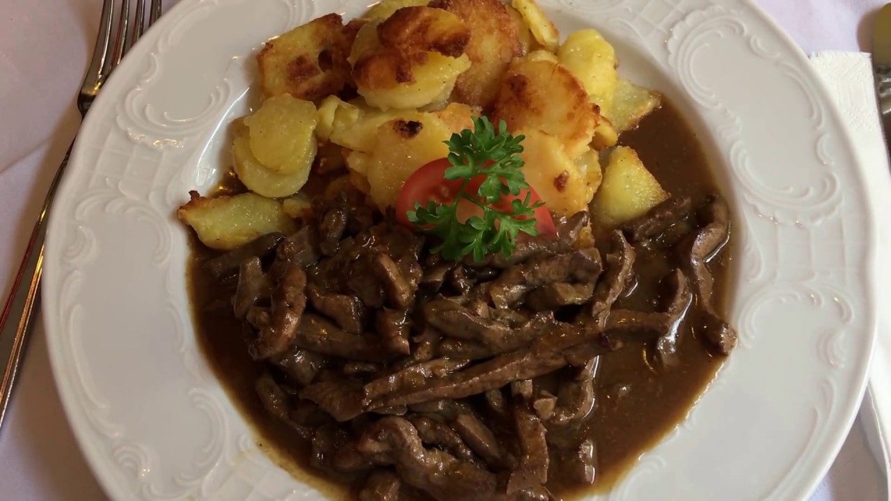 Mittagessen Leber Sauer mit Bratkartoffeln Brägele Freiburg - YouTube