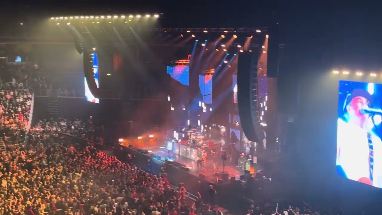 Plavi orkestar - Bolje biti pijan nego star / live @ Arena Zagreb 14.02.2025.