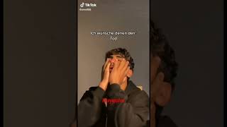 O Beni Ve Kendini Korumaktan Başka Hiç Bir Şey Yapmıyor