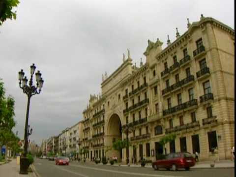 cantabria.muchoviaje.com - SANTANDER (CANTABRIA) En los Ãºltimos decenios el crecimiento de Santander desborda la periferia de la ciudad con construcciones inmobiliarias de menor tamaÃ±o y destinadas a la residencia de primera y segunda vivienda (esta Ãºltima de especial importancia). Destaca la zona de El Sardinero, que cambia su morfologÃ­a de ciudad-jardÃ­n a Ã¡rea residencial y de ocio de Santander, la zona de Nueva MontaÃ±a con terrenos industriales recuperados para la actividad residencial y comercial, el cierro del Alisal, la avenida de Los Castros y la expansiÃ³n urbana a lo largo de la ladera norte de la Vaguada de las Llamas.