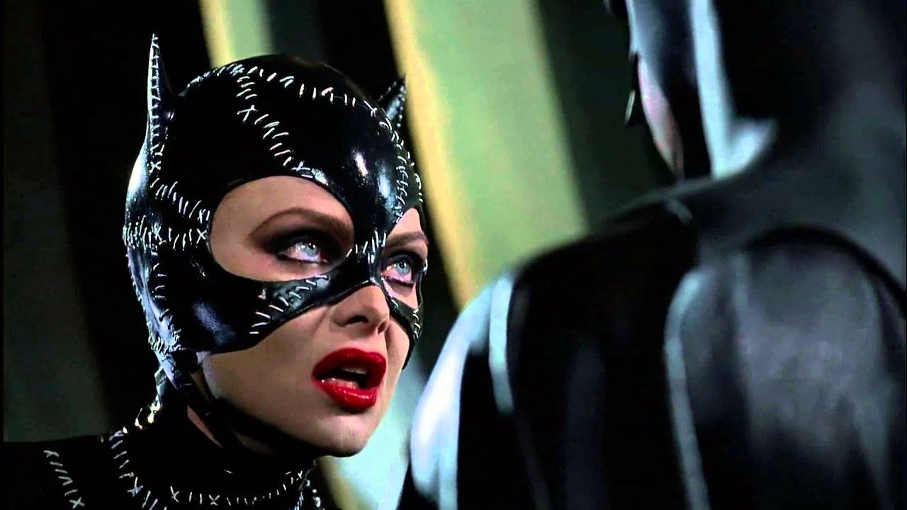 Batman returns (escena Catwoman) - YouTube