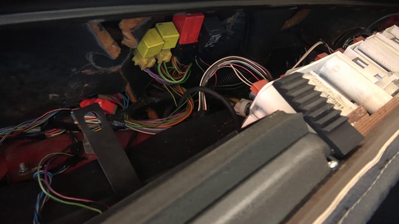 Prepping The Classic Mini | Episode 2 - AC Blower Removal & Dash Install / Removal