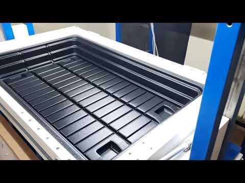 Vacuum Forming Machine