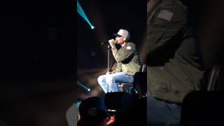 kane brown granddaddy s chair rosemont il 11 6 16