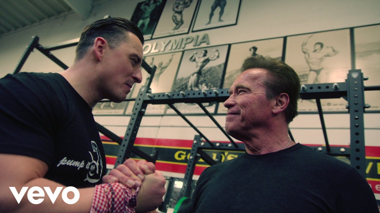 Arnold Schwarzenegger JOKES With Girlfriend During Gym Demo