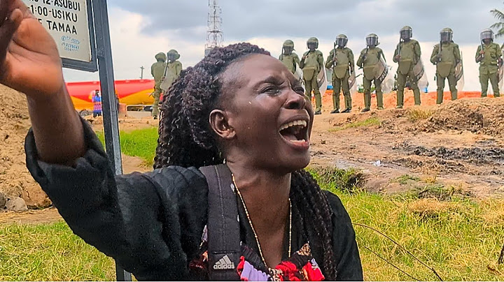 Waumini wa GWAJIMA wamwaga MACHOZI polisi wamezingira kanisa la KKAM kuimarisha ulizi