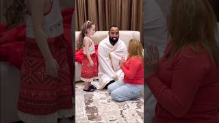 ساحرة بتعملهم الي بدهم ياه   سمعها