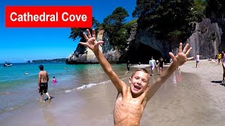 Грандиозный пляж Cathidral Cove, Новая Зеландия Грандиозный пляж Cathidral Cove, Новая Зеландия