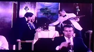 فيلم خللي بالك من عقلك اللقطة الأولي حوار صغير بين عادل امام الجارسون وأجانب