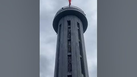 Thiêng liêng Cột cờ Lũng Cú trên đỉnh núi Rồng ở Hà Giang  1