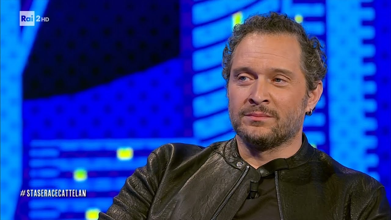 L'intervista a Claudio Santamaria - Stasera c'è Cattelan su Raidue 23/03/2023
