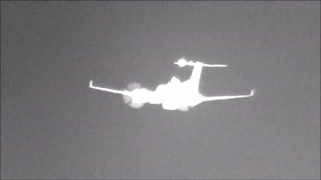 Random aircraft in high-def infrared