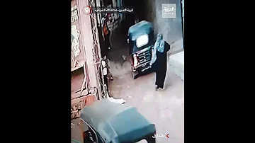 إنقاذ طفل مصري من صعقة الكهرباء 