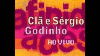 Video thumbnail of "Lá Em Baixo - Clã e Sérgio Godinho"