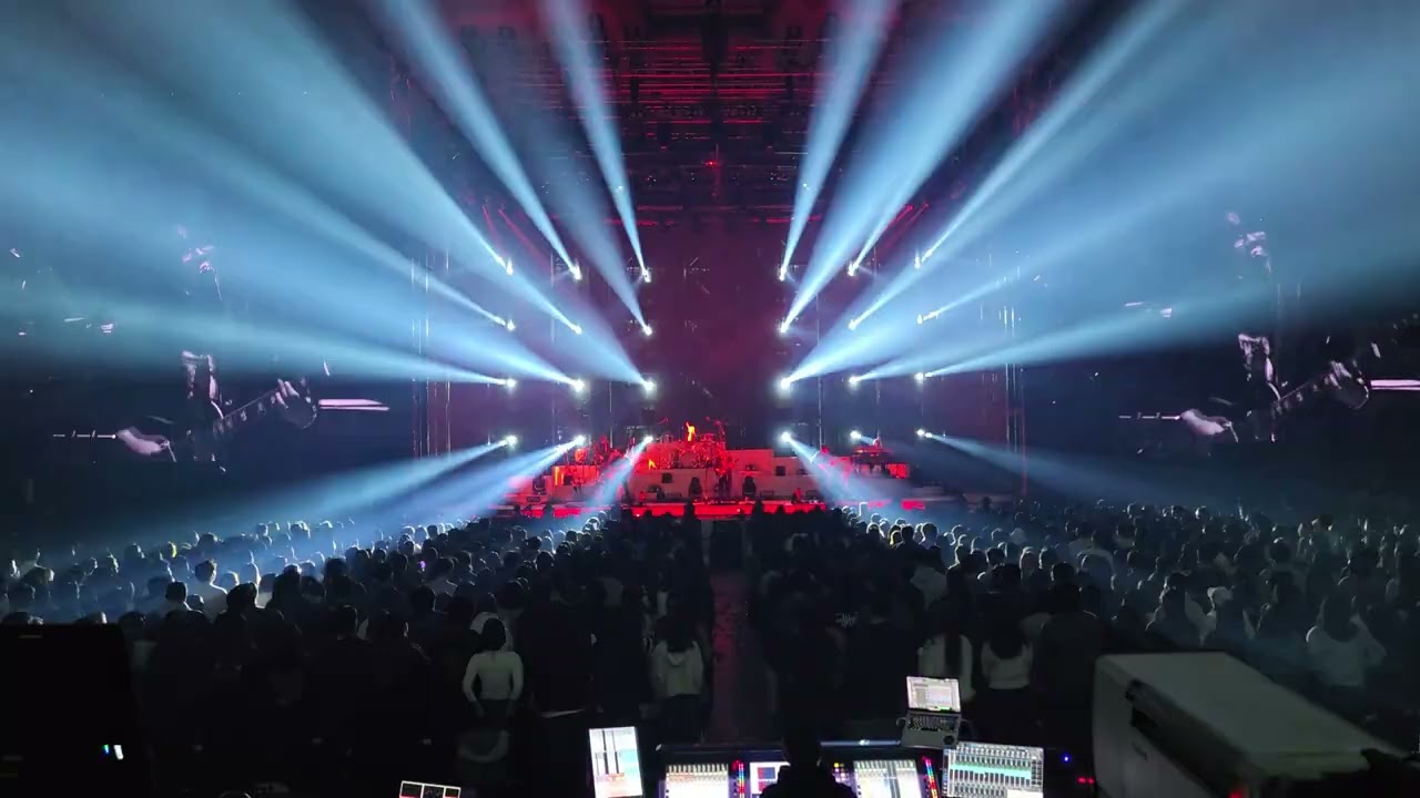 251227 christmas in nell's room 부서진