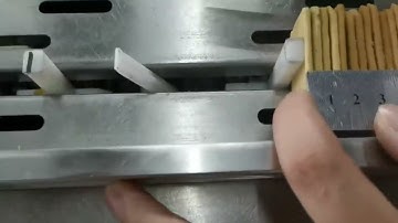 Automatic cracker flow wrapper with auto feeder cracker wrapping packaging machine