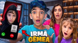 A IRMÃ GÊMEA MALVADA DA MANU ME LIGOU DURANTE A NOITE (Teatro em família - Vídeo Lúdico - novelinha)
