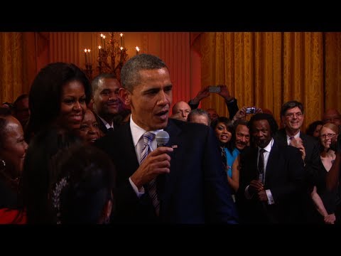 President Obama Sings "Sweet Home Chicago"