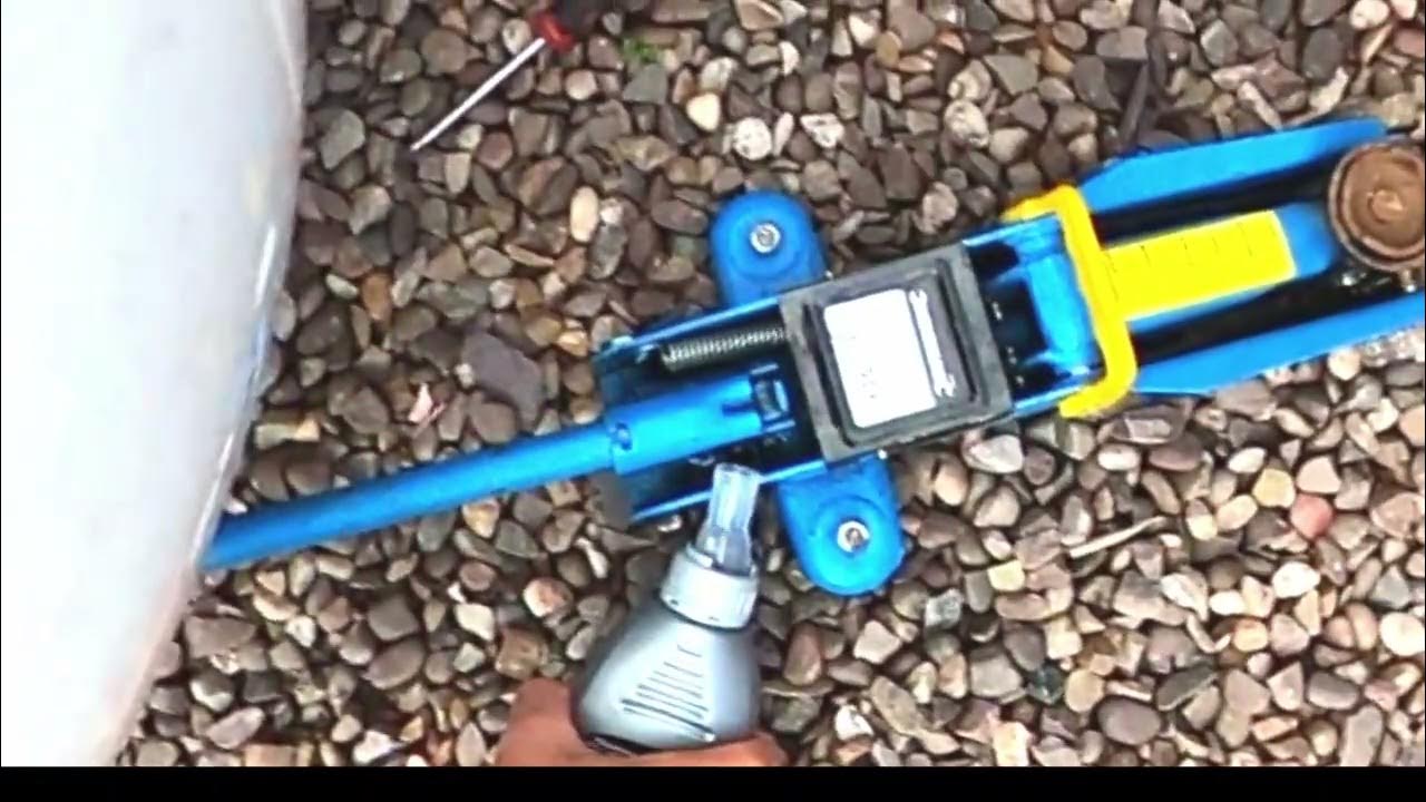 How to Top Up Trolley Jack Oil - If your jack wont lift up properly it