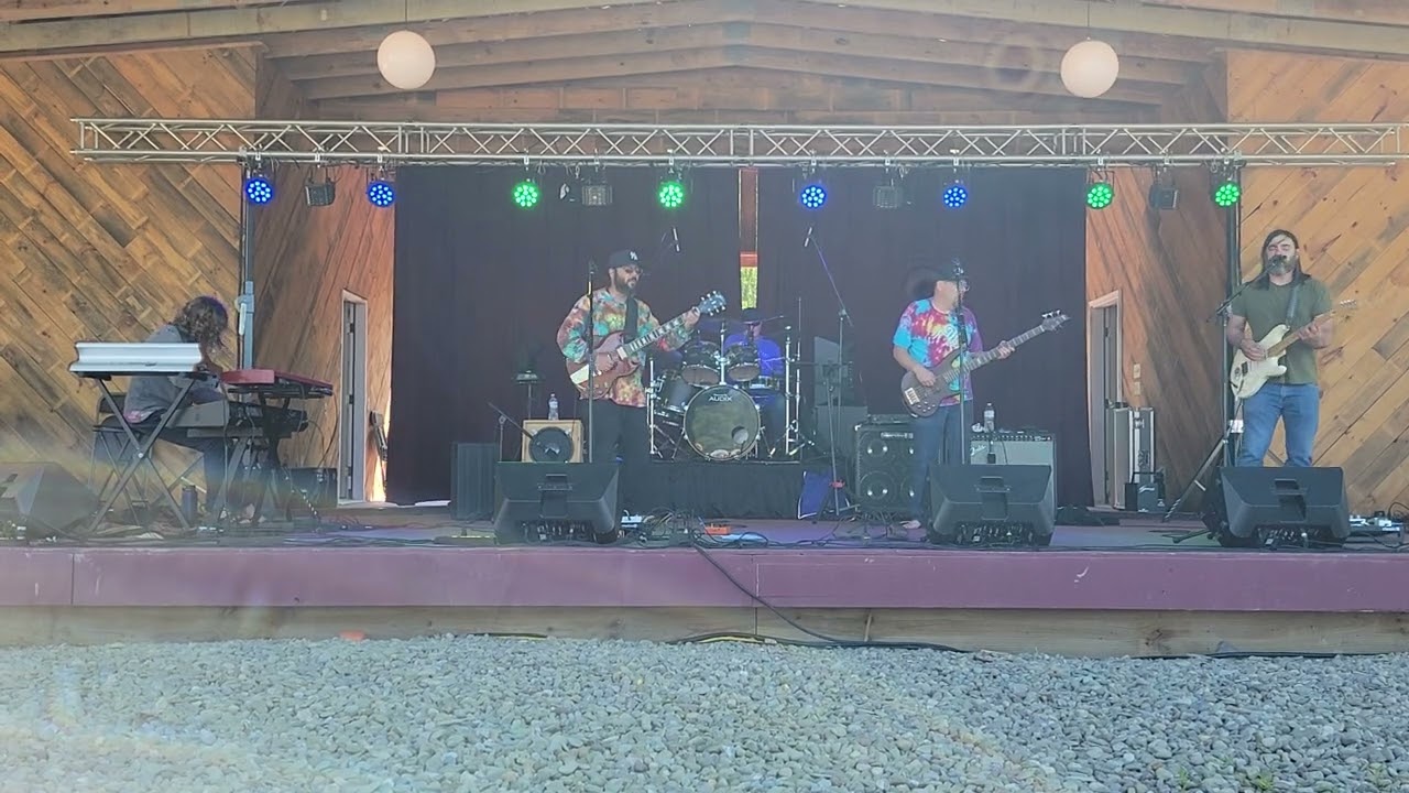 Guarda Diggin Roots Band Covers "Black Throated Wind" by The Grateful Dead su YouTube Guarda Diggin Roots Band Covers "Black Throated Wind" by The Grateful Dead su YouTube