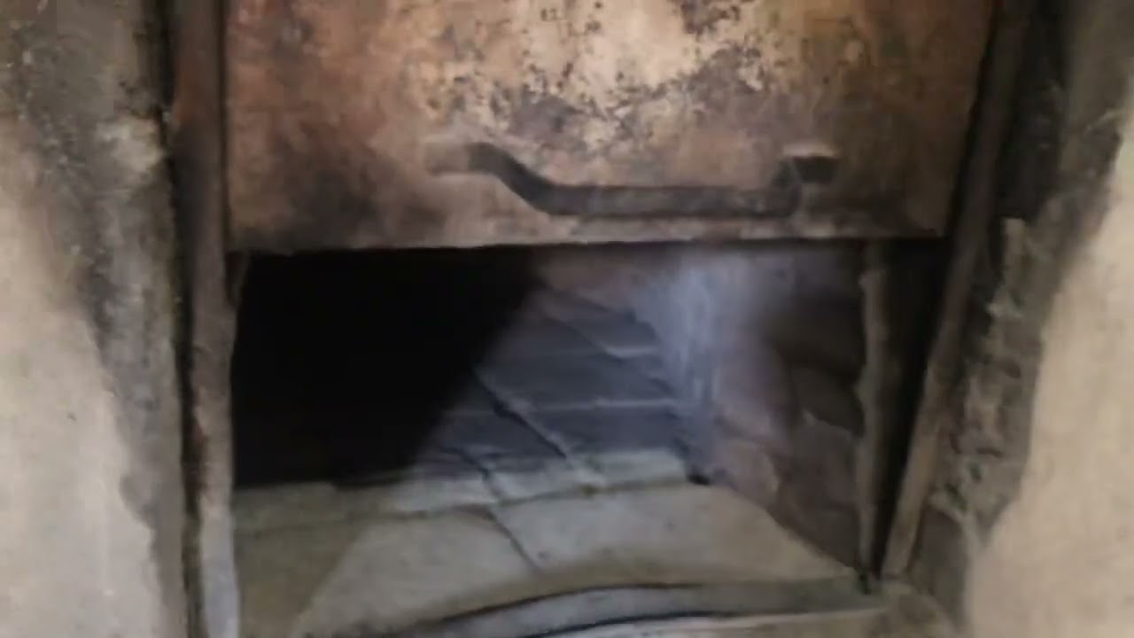 Mostrando o forno da padaria
