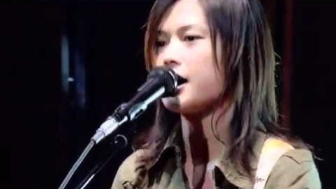 YUI - Rolling Star (Live)
