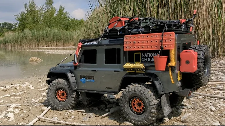 Traxxas TRX4 Defender - Blue lagoon adventure