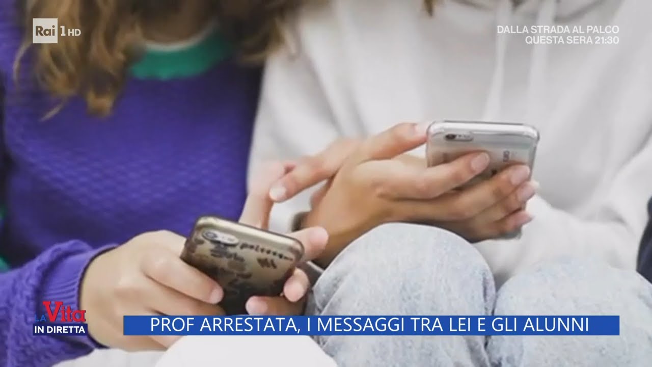 Prof arrestata per molestie, i messaggi tra lei e gli alunni - La Vita in diretta 17/01/2025