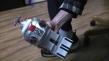 B9 Robot hypocycloid Drive, 3d printed. Lights, action and sound.