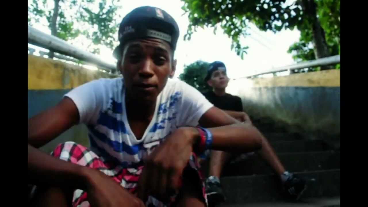 Me levanto por la Mańana ( Video Official )