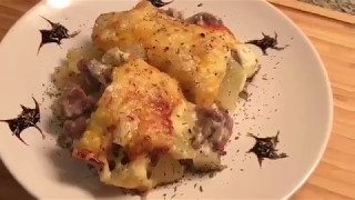 Картошка запечённая в духовке с мясом и луком, под сыром - это просто! Картошка запечённая в духовке с мясом и луком, под сыром - это просто!