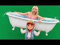 Кидаю в ванну ВСЕ БОМБОЧКИ SUBWAY SURFERS в 3:00 НОЧИ !