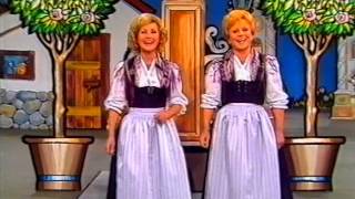 Video thumbnail of "Maria und Margot Hellwig - Freut euch des Lebens -  Superhitparade der Volksmusik - 1983"