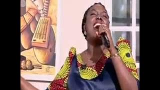 Nadia Mayembe canta Ele e' o fogo