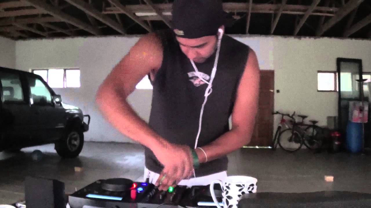 Studio monkey - YouTube