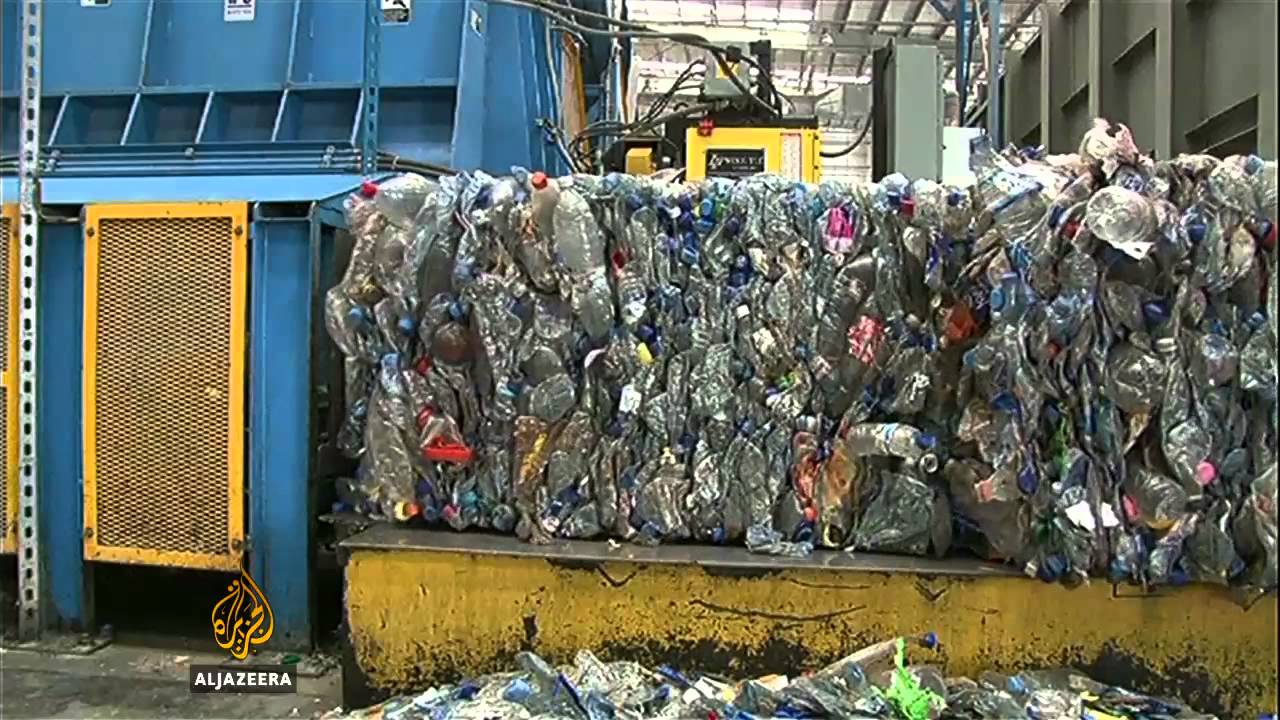 ناشطون ينظفون مكبات النفايات غير القانونية في البوسنة والهرسك