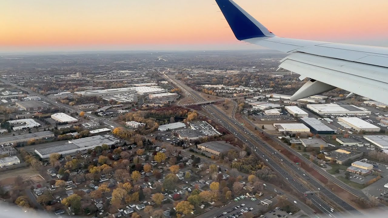 Minneapolis, Minnesota - Landing at Minneapolis-Saint Paul International Airport (2022)