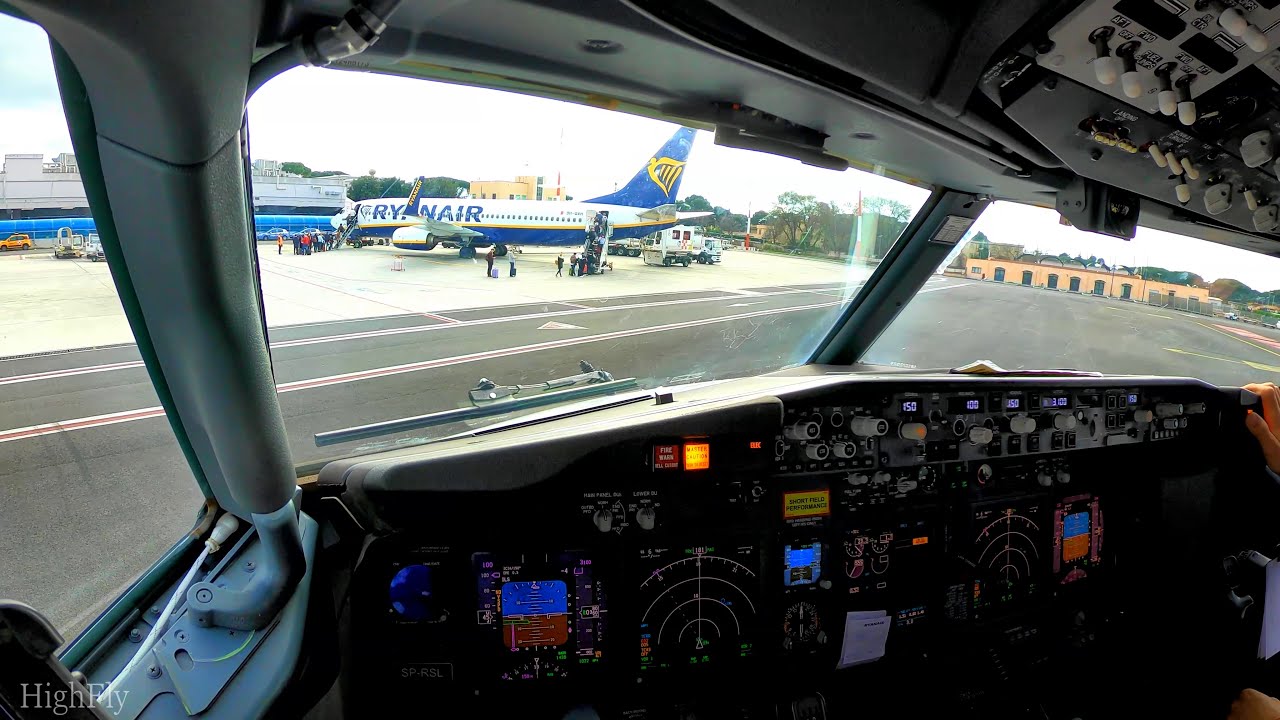 4K Boeing 737 - cockpit landing in Rome Ciampino