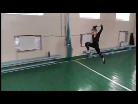 фляк без рук. маховое сальто без рук. маховое колесо акробатика техника. акробатика колесо без рук. маховое колесо акробатика.