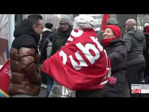 15/12/22 - Sciopero CGIL e UIL: presidio davanti alla Prefettura con minuto di silenzio