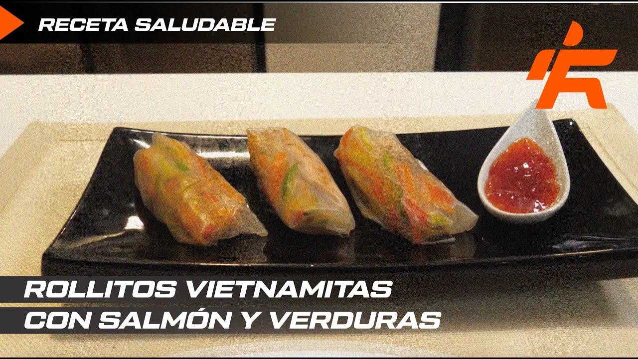 Rollitos de salmón ahumado y vegetales: un plato envuelto en obleas de arroz