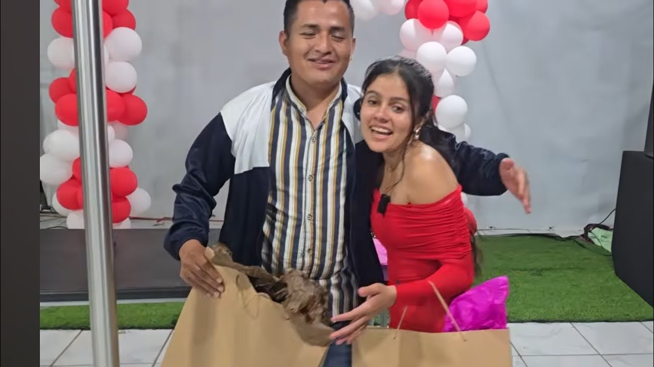 Me Hicieron Llorar😭Ale Me Dió Este Regalo! Pero Que Rara Estaba En Está Fiesta, Porque Será?