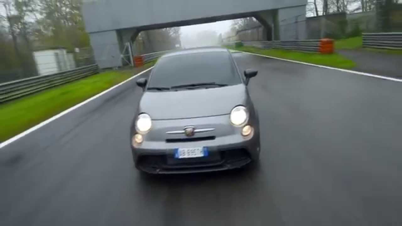 Duel : Camion vs Abarth 695 Biposto sur circuit ! 